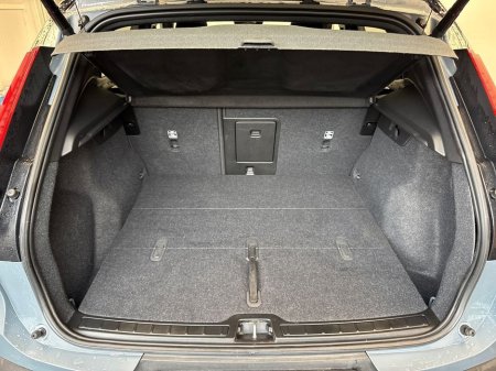 2023 Volvo XC40 - thumbnail 9