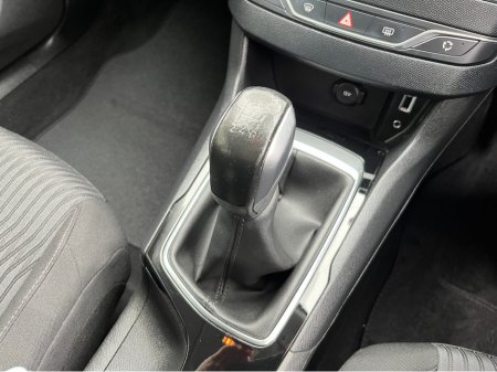 2017 Peugeot 308 - thumbnail 15