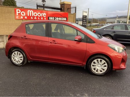 2015 Toyota Yaris - thumbnail 3