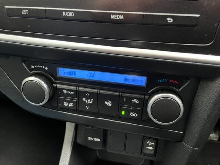 2014 Toyota Auris TERRA 1.3 PETROL //LOW MILES// thumbnail