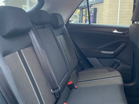 2021 Volkswagen T-Roc Design 1.0 TSI M6F 110HP 5DR €22,995 thumbnail