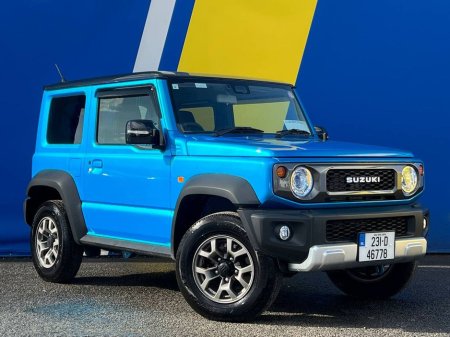 2023 Suzuki Jimny 1.5 ALL-WHEEL-DRIVE // LOW MILEAGE - 6, 400 KM // LOW RATIO TRANSFER BOX // DIGITAL CLIMATE CONTROL // 4 SEATS €31,950