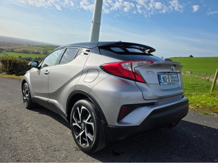2016 Toyota C-HR - thumbnail 2