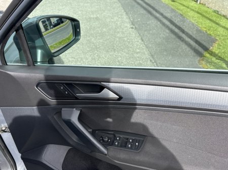 2021 Volkswagen Tiguan - thumbnail 11