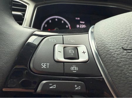 2022 Volkswagen T-Roc DESIGN 1.0 TSI 110HP 5DR €23,950 thumbnail