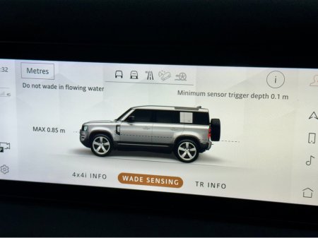 2022 Land Rover Defender ++LOW KM++ 3 SEATS / PLUS VAT €53,000 thumbnail