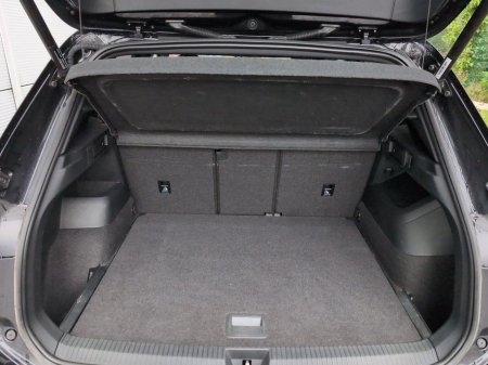 2024 Volkswagen Tiguan 2.0 TDI 150HP R-Line DSG Electric Boot €52,995 thumbnail