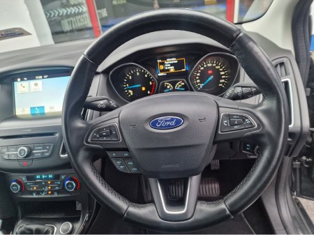 2017 Ford Focus - thumbnail 12