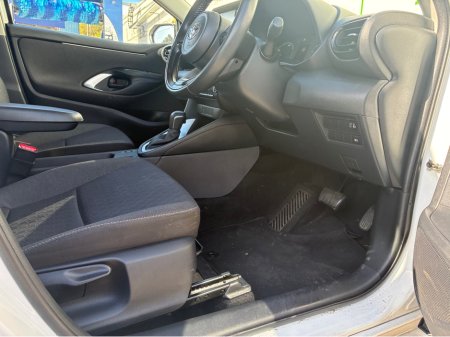 2023 Toyota Yaris - thumbnail 10