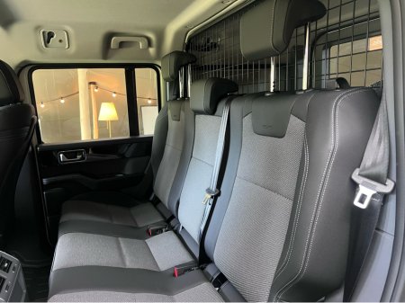 2025 INEOS Grenadier 5-Seat Commercial (N1) €79,995 thumbnail