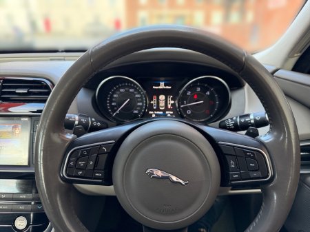 2015 Jaguar XE  €8,950 thumbnail