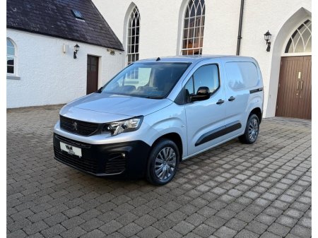 2022 Peugeot Partner PROFESSIONAL PREMIUM BLUEHDI L1 €14,225