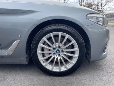 2018 BMW 5 Series - thumbnail 2