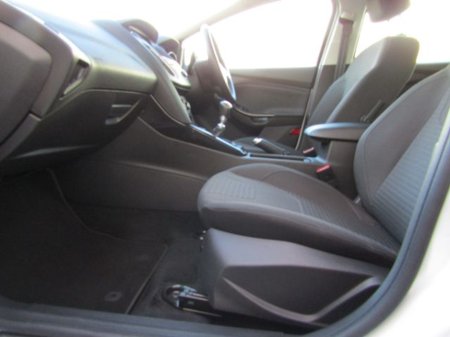 2018 Ford Focus Titanium 1.0 125PS 6SPD 4DR €13,950 thumbnail