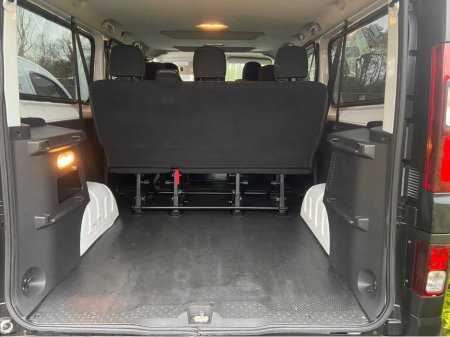 2016 Renault Trafic 9 Seat  Minibus 5 Door thumbnail