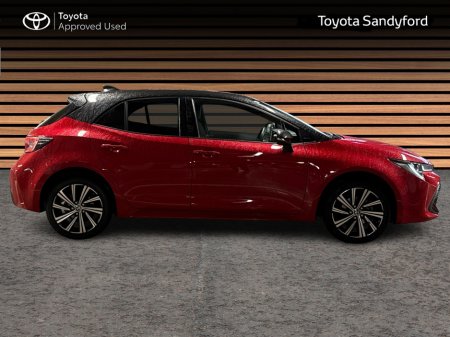 2022 Toyota Corolla LUNA SPORT HATCHBACK // AIR CON // BLUETOOTH // REAR CAMERA // FULL WARRANTY €26,945 thumbnail