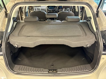 2018 Ford Focus - thumbnail 13