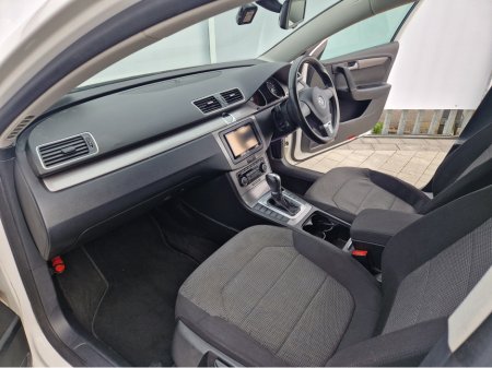 2011 Volkswagen Passat - thumbnail 19