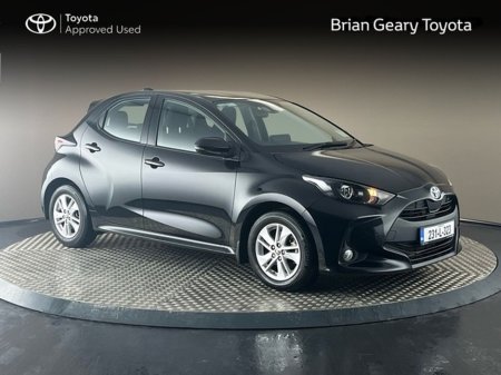 2023 Toyota Yaris HYBRID LUNA €24,450 thumbnail