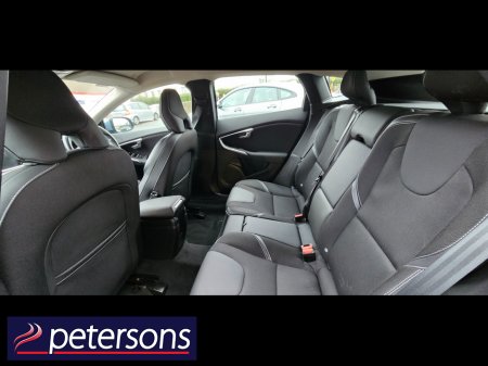 2017 Volvo V40 2.0 D2 MOMENTUM NAV + 120BHP 5DR €12,950 thumbnail