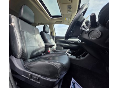 2014 Mitsubishi Outlander - thumbnail 8