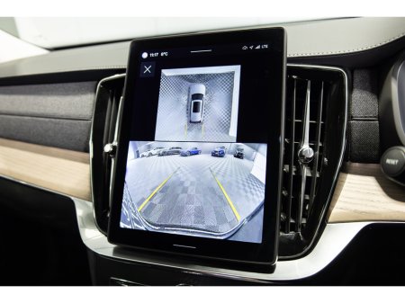 2025 Volvo XC90 T8 PHEV 455hp Plus (Dark Theme) €78,950 thumbnail