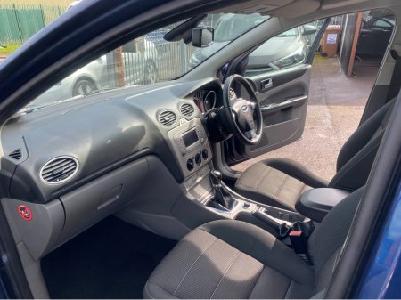 2011 Ford Focus - thumbnail 13