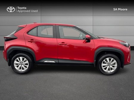 2024 Toyota Yaris Cross - view 3