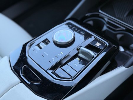 2024 BMW 5 Series - thumbnail 10