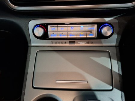 2022 Hyundai Kona EXECUTIVE 39kW -1 Owner - €16,950 thumbnail