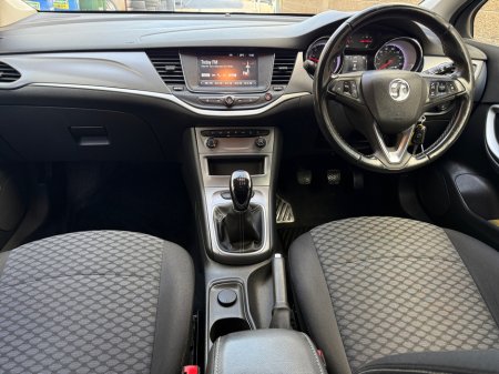 2019 Vauxhall Astra - thumbnail 8