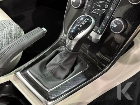 2017 Volvo V40 - thumbnail 15