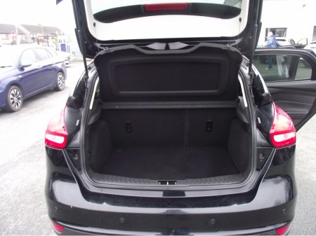 2018 Ford Focus - thumbnail 13