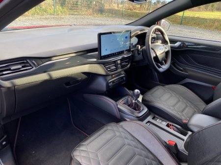 2025 Ford Focus ST-Line X 1.0 125BHP... Full leather seats thumbnail