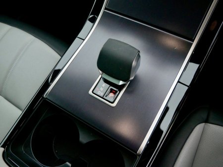 2025 Land Rover Range Rover Evoque 1.5 I3 PHEV 269 PS Dynamic SE €59,950 thumbnail