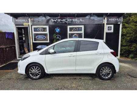 2016 Toyota Vitz - thumbnail 3