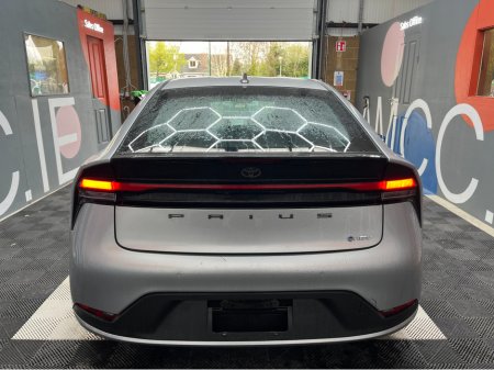 2025 Toyota Prius - thumbnail 3