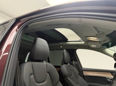 2025 Volvo XC90 PLUS T8 RECHARGE 2.0 PHEV AWD *7 SEATER* €81,990 thumbnail