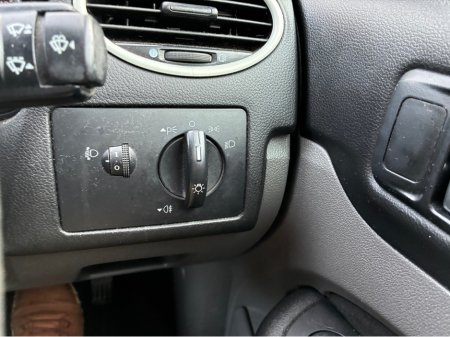 2011 Ford Focus - thumbnail 21