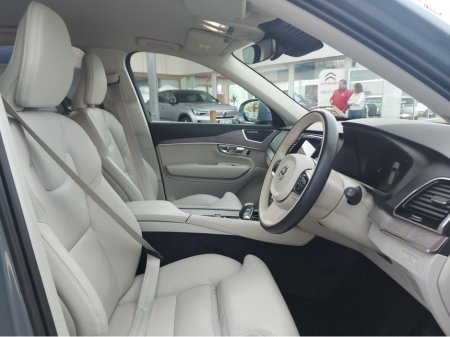 2023 Volvo XC90 T8 PHEV CORE AWD 5DR AUTO €67,950 thumbnail
