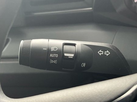 2026 Renault Master Renault Master Luton Box Body with Tail Lift thumbnail