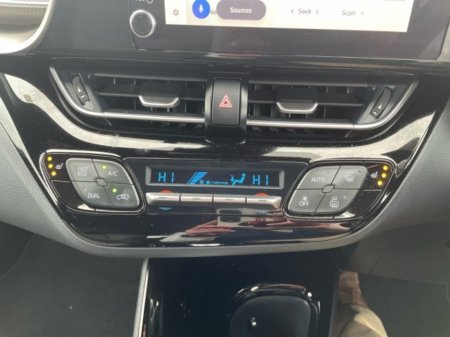 2022 Toyota C-HR SOL HYBRID // Remote Central Locking // Front Electric Windows // Rear Electric Windows // Electric Mirrors // Heated Mirrors €28,695 thumbnail