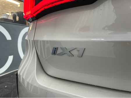2023 BMW iX1 - thumbnail 9