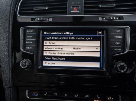 2017 Volkswagen Golf 2017 VW Golf 1.2tsi HIGHLINE/High spec/1yr warrant €16,888 thumbnail