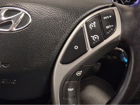 2016 Hyundai i30 1.6 DELUXE 5DR €9,888 thumbnail