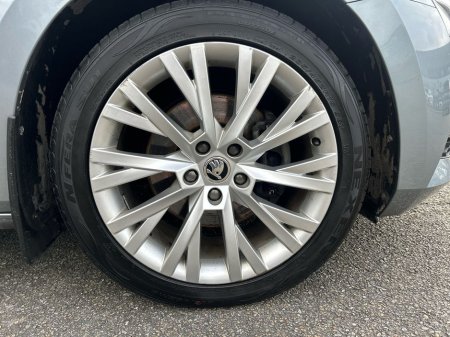 2020 Skoda Superb - thumbnail 5