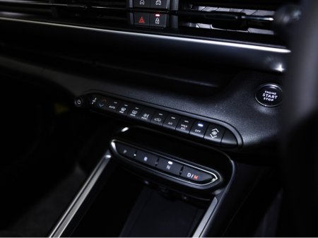 2026 Jeep Avenger 4XE Upland €39,995 thumbnail