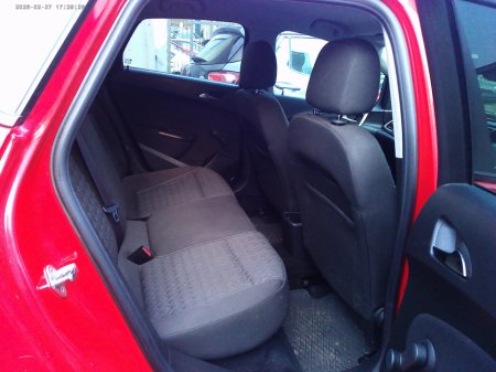 2013 Opel Astra - view 3