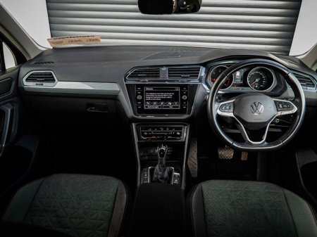 2023 Volkswagen Tiguan - thumbnail 5