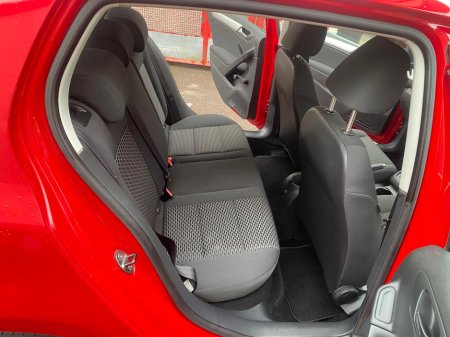 2010 Volkswagen Golf - thumbnail 14